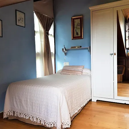 Trisqueles Y Buganvillas Villaviciosa