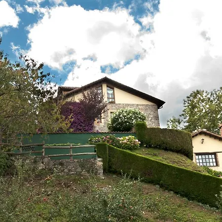 Trisqueles Y Buganvillas * Villaviciosa (Asturias)