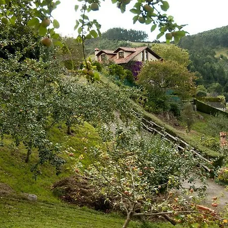 Trisqueles Y Buganvillas Kır Evi