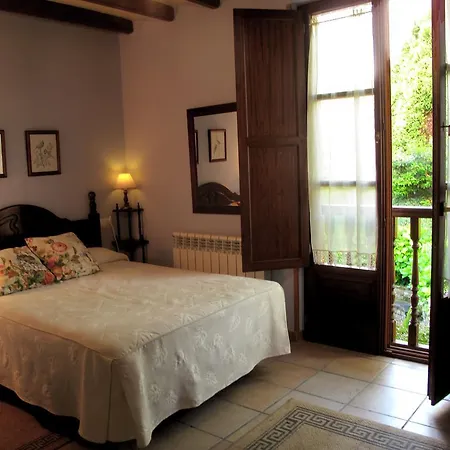 Trisqueles Y Buganvillas *