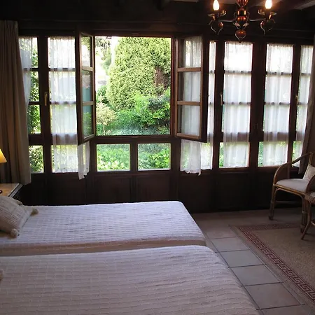 Trisqueles Y Buganvillas * Villaviciosa (Asturias)