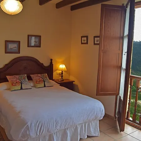 Trisqueles Y Buganvillas