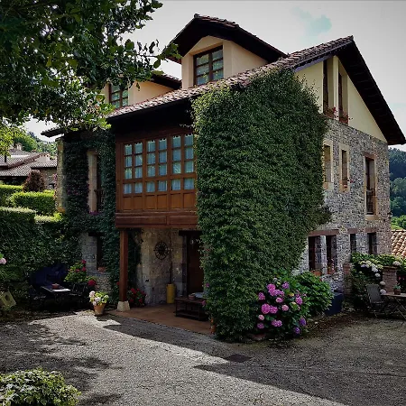 Trisqueles Y Buganvillas