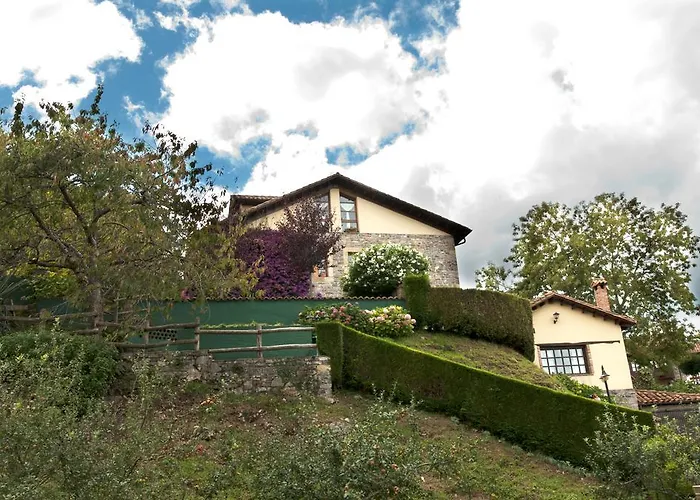 Trisqueles Y Buganvillas * Villaviciosa (Asturias)