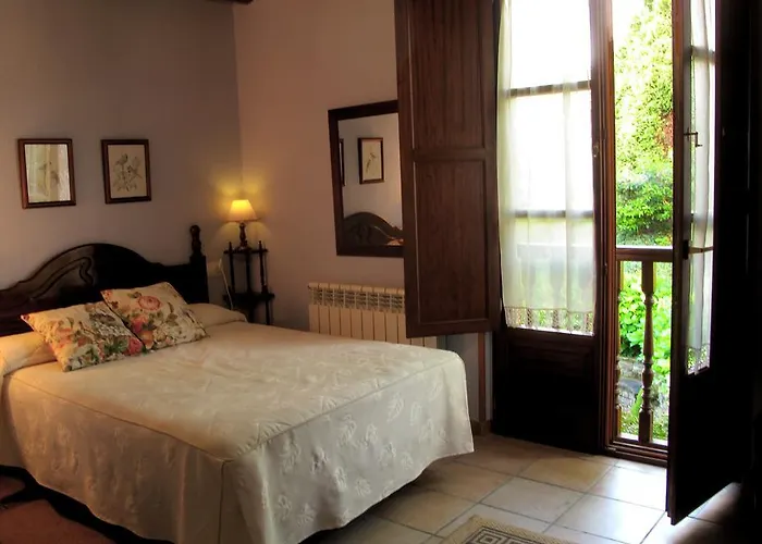 Trisqueles Y Buganvillas *