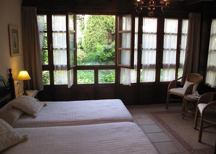 Trisqueles Y Buganvillas * Villaviciosa (Asturias)