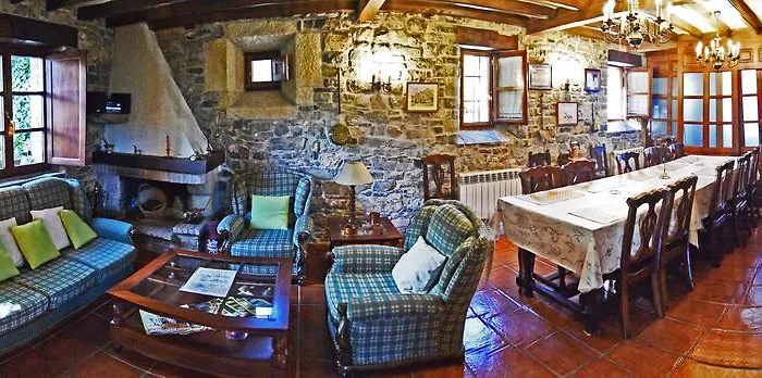 Trisqueles Y Buganvillas *