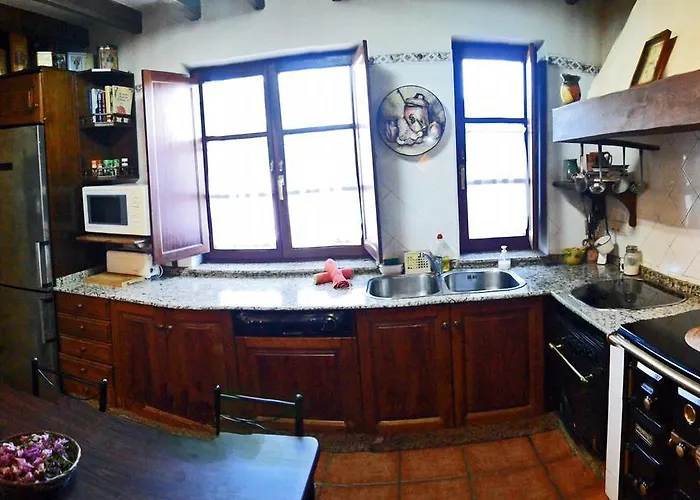 Trisqueles Y Buganvillas Villaviciosa (Asturias)