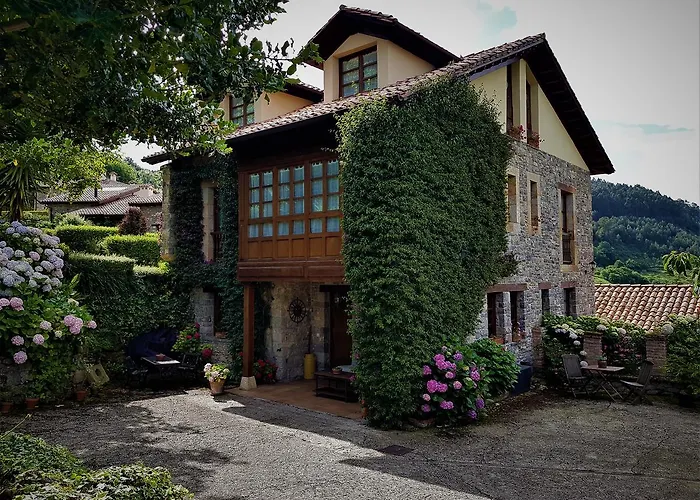 Trisqueles Y Buganvillas