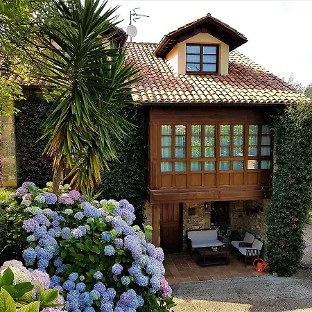 Trisqueles Y Buganvillas * Villaviciosa (Asturias)